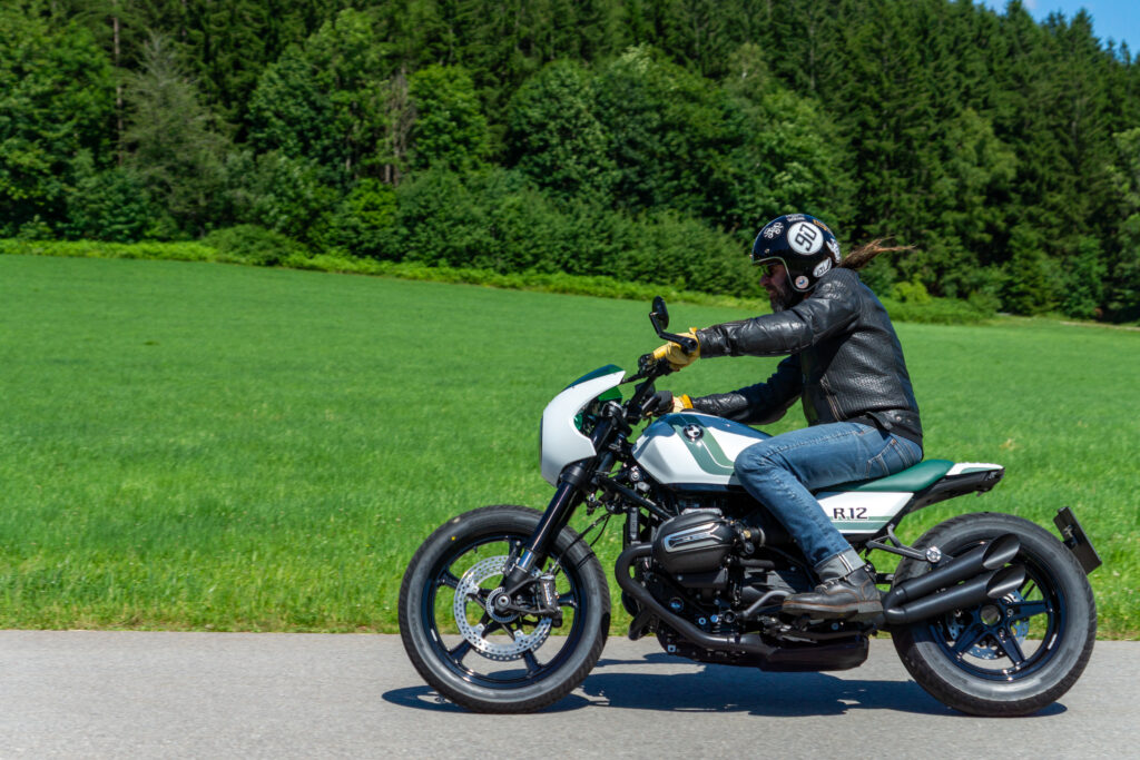 BMW Motorrad apresenta “The Speed Sisters” pela [WOIDWERK]