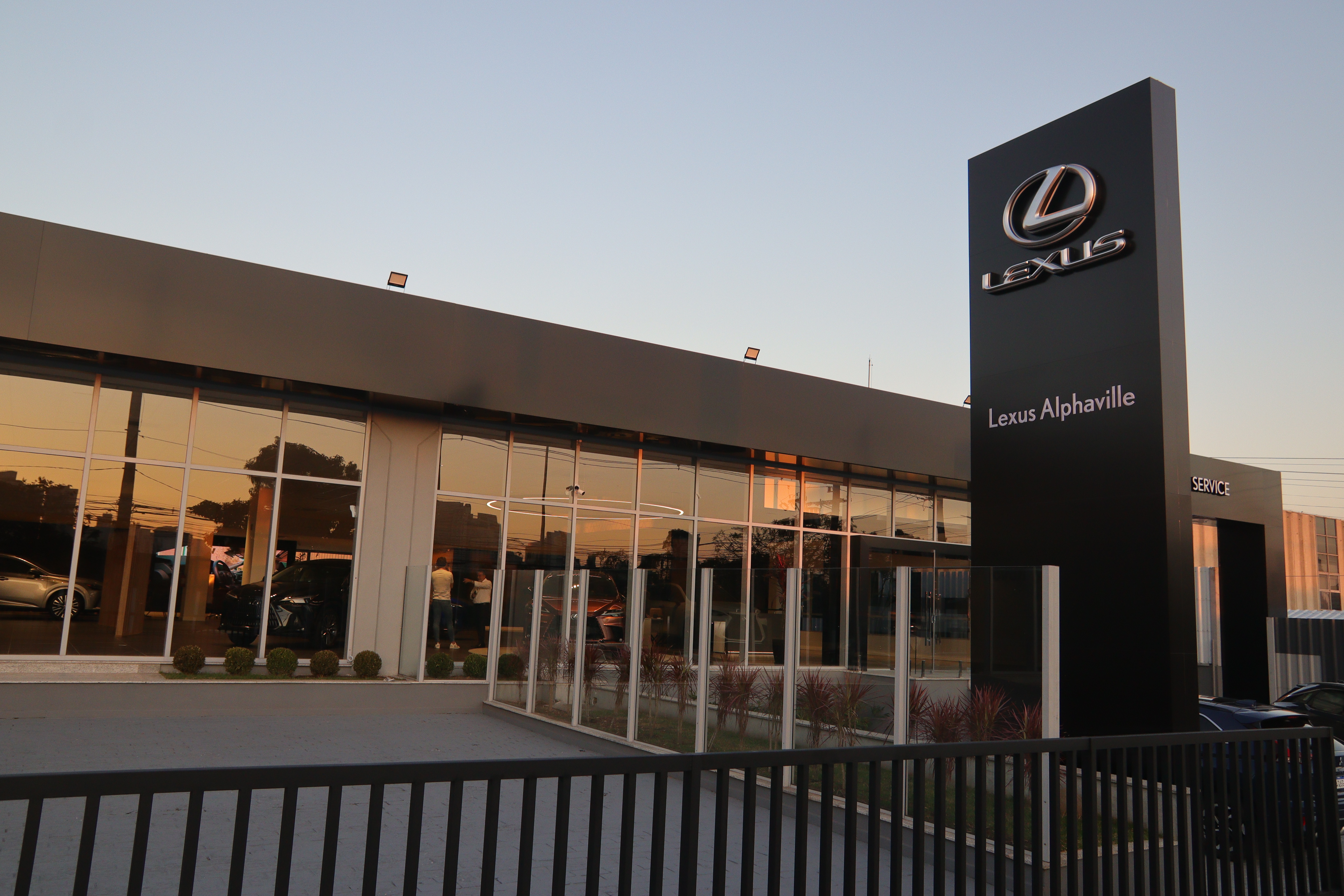 Lexus bate recorde e amplia rede de concessionárias
