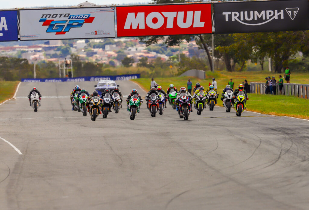 Triumph acelera na quarta etapa do MOTO1000GP em MG