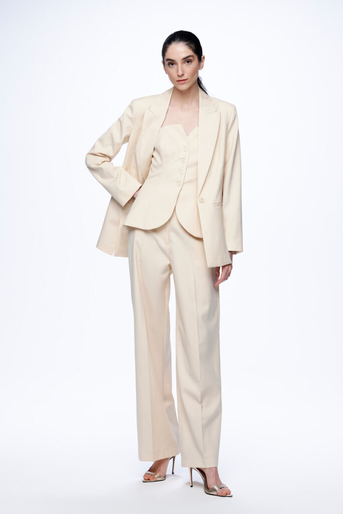 Carol Bassi apresenta Timeless, coleção atemporal e versátil