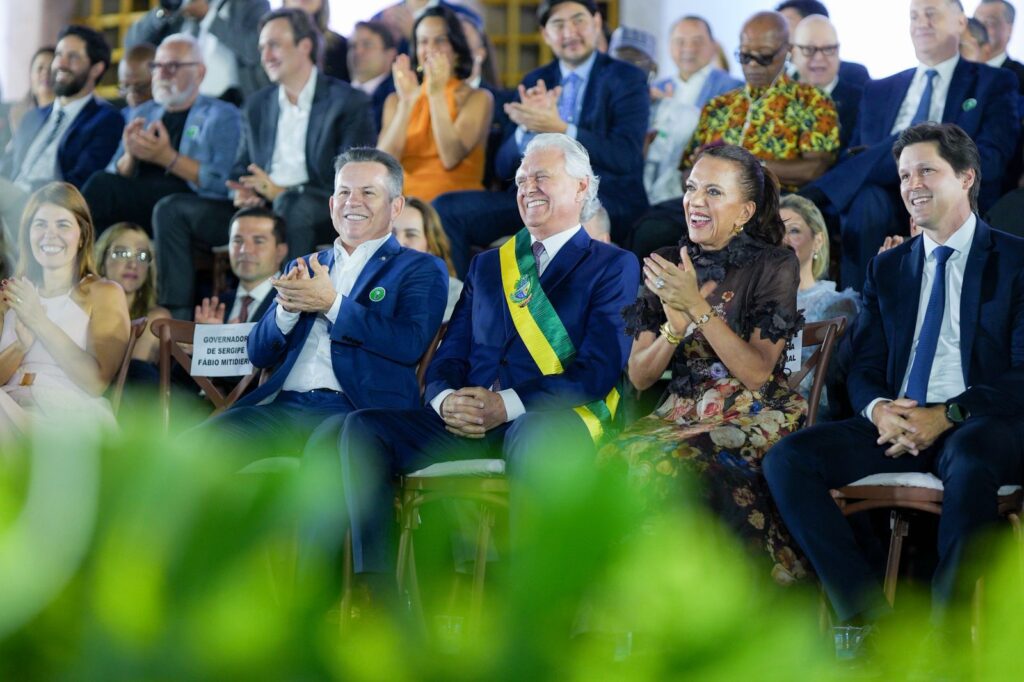 Emoção na entrega da Ordem do Mérito Anhanguera por Caiado