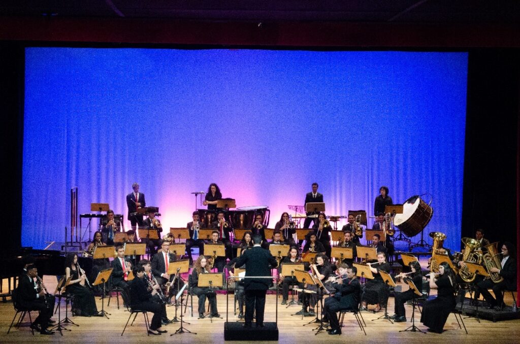 Banda Sinfônica realiza show gratuito no Teatro Basileu França