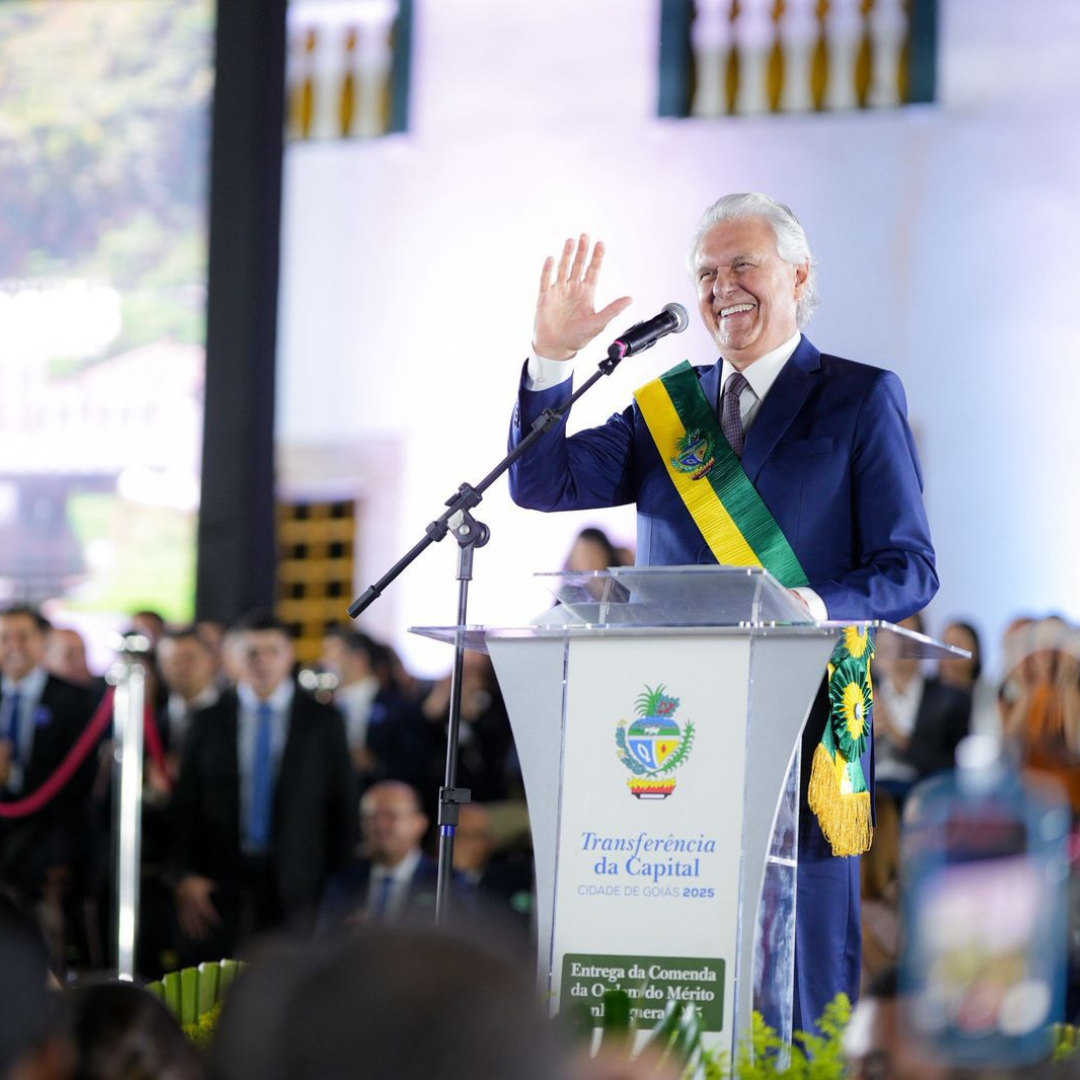 No momento, você está visualizando Emoção na entrega da Ordem do Mérito Anhanguera por Caiado