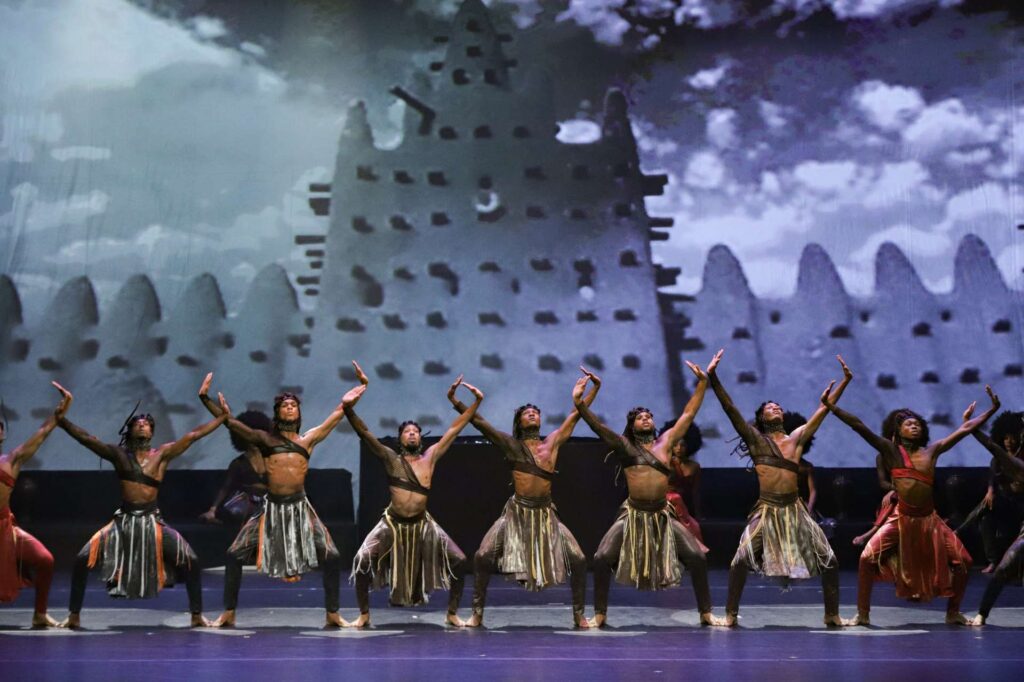 Balé Folclórico da Bahia celebra 37 anos em Goiânia