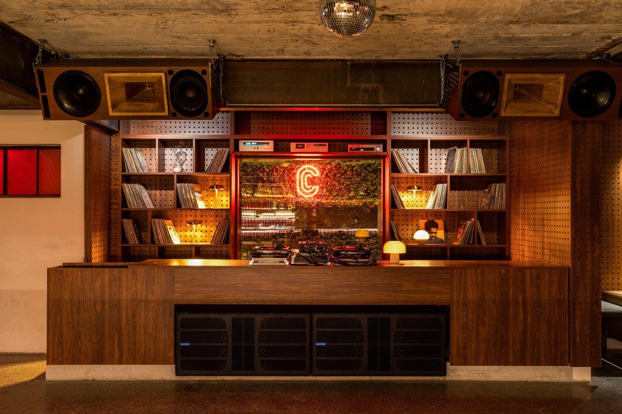 No momento, você está visualizando Céu Bar é o novo hotspot curitibano que reúne vista, música e alta coquetelaria