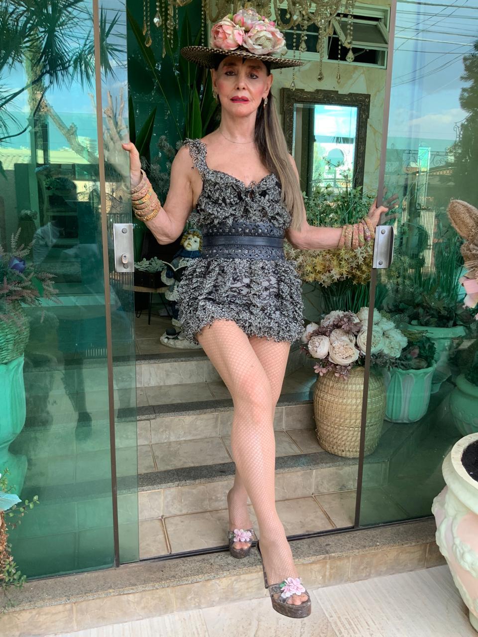 No momento, você está visualizando Rucélia Ximenes celebra 50 anos de arte e moda com o lançamento do livro Abrindo Caminhos