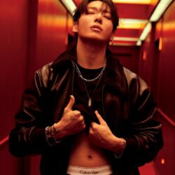 Jung Kook, do BTS, estrela nova campanha da Calvin Klein com os mais recentes estilos em denim