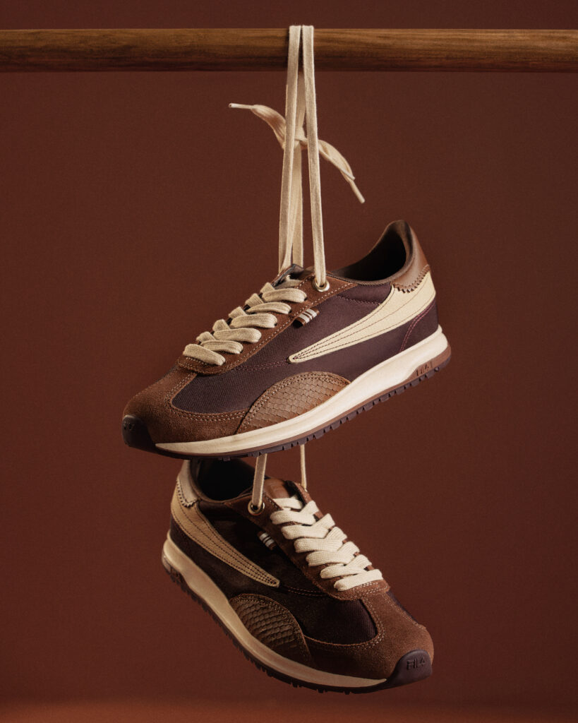 Arezzo e FILA lançam nova collab estrelada por Isabeli Fontana
