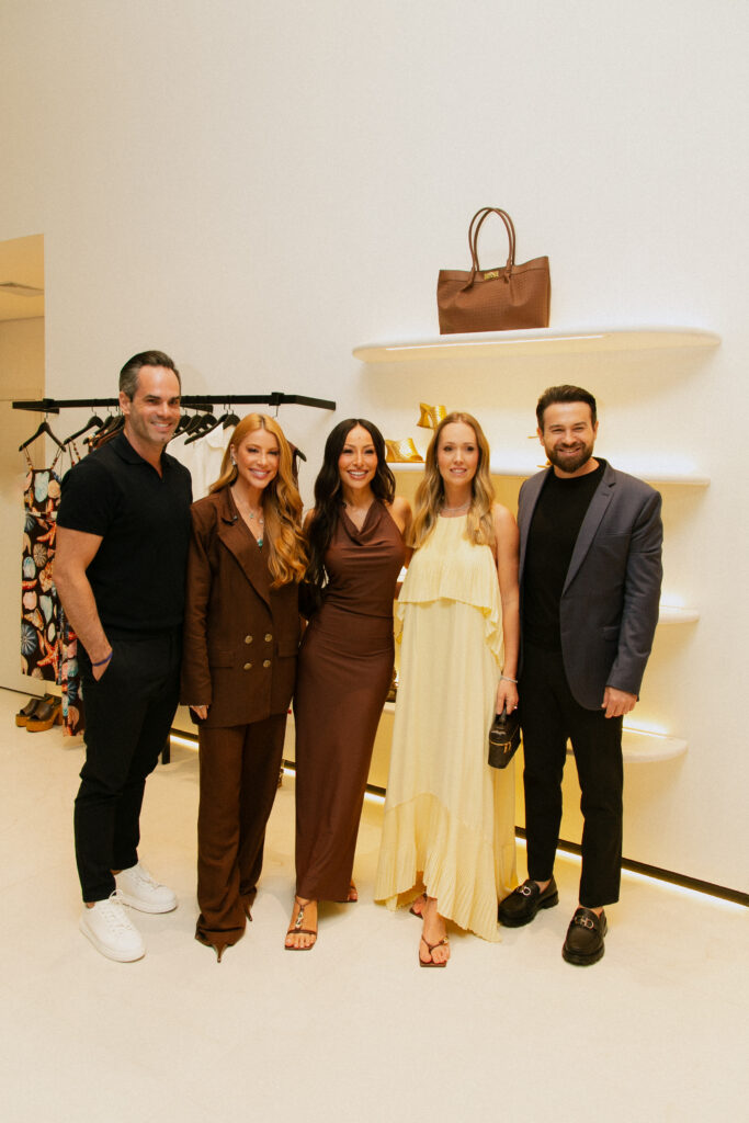 Bruna Olivo recebe Sabrina Sato em evento da Lança Perfume