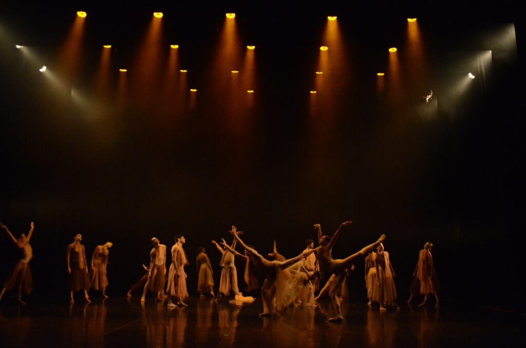 Basileu França apresenta espetáculo gratuito de dança