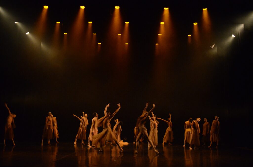 Basileu França apresenta espetáculo gratuito de dança