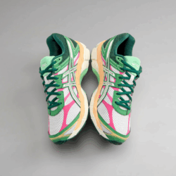 ASICS relança GEL-CUMULUS™ 16 com visual retrô e atual