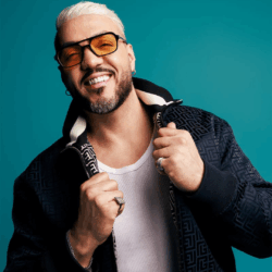 Belo se apresenta em jantar beneficente de Ronaldo Fenômeno