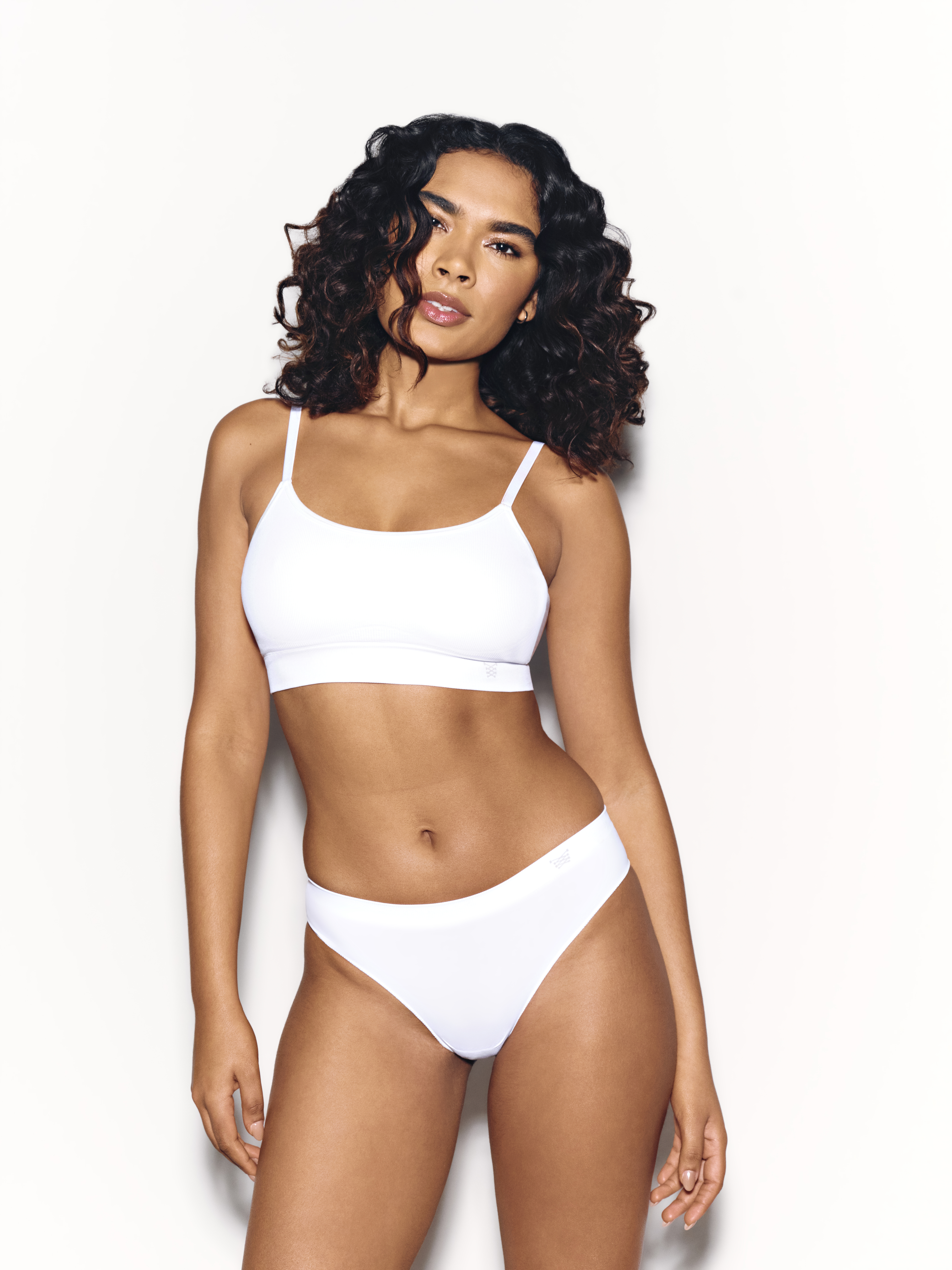 Loungerie lança “Meu Básico Loungerie” com peças sofisticadas