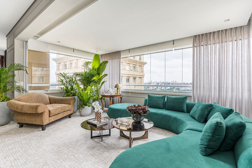 Sofás colorido na sala de estar? A resposta é sim!