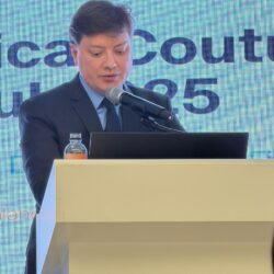 Alessandro Alarcão e Geórgia Alarcão representaram o Brasil no KoreaDerma 2025, em Seoul