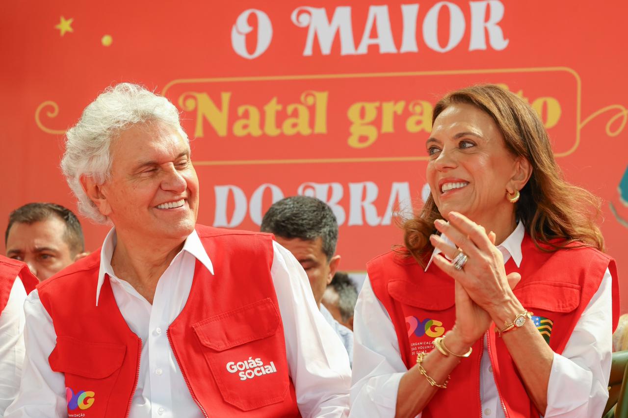 No momento, você está visualizando Caiado e Gracinha iniciam entrega de presentes do Natal do Bem