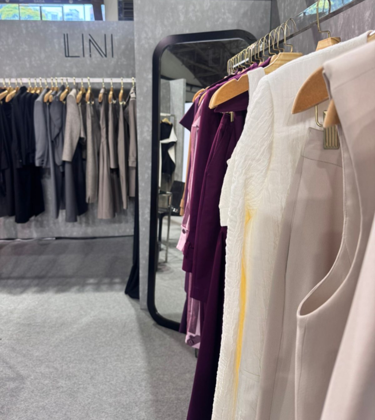 No momento, você está visualizando LINI apresenta seu Preview de Inverno 2026 no Contemporâneo Showroom