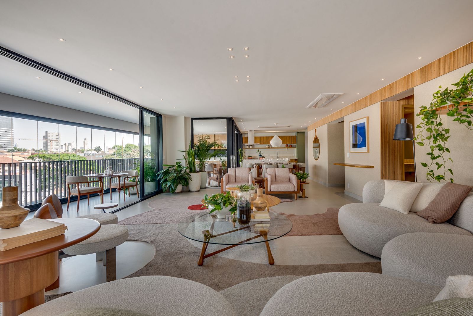 No momento, você está visualizando Com assinatura de Leo Romano, novo decorado Arq Opus é inaugurado na torre
