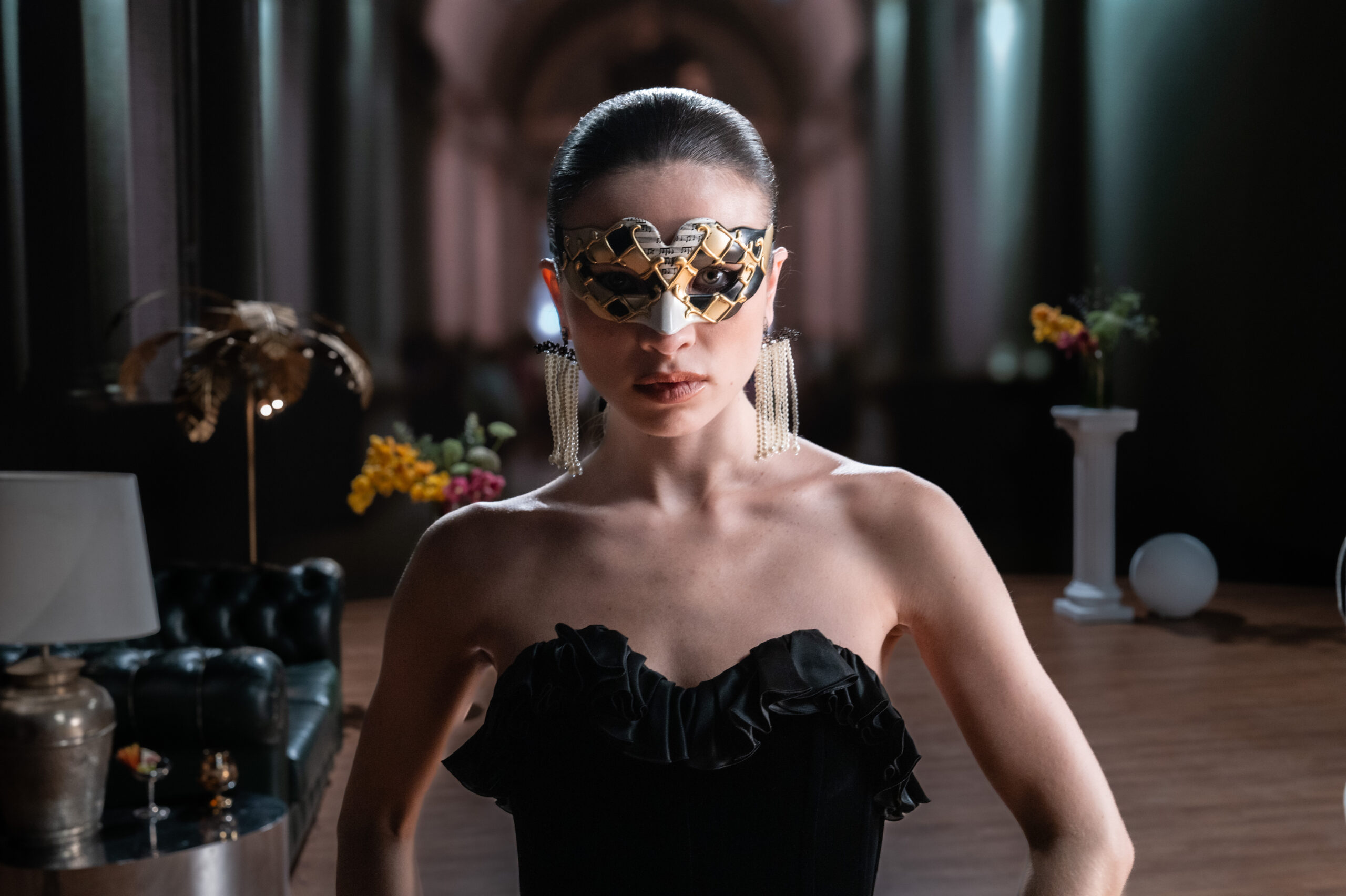 No momento, você está visualizando Com “delícia proibida”, GIULIA BE explora o magnetismo do encontro em seu novo single em português