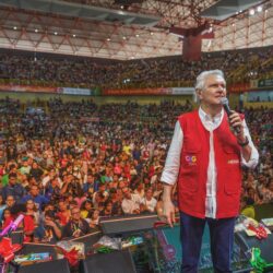 Caiado e Gracinha entregam mais de 20 mil brinquedos no Natal do Bem em Goiânia