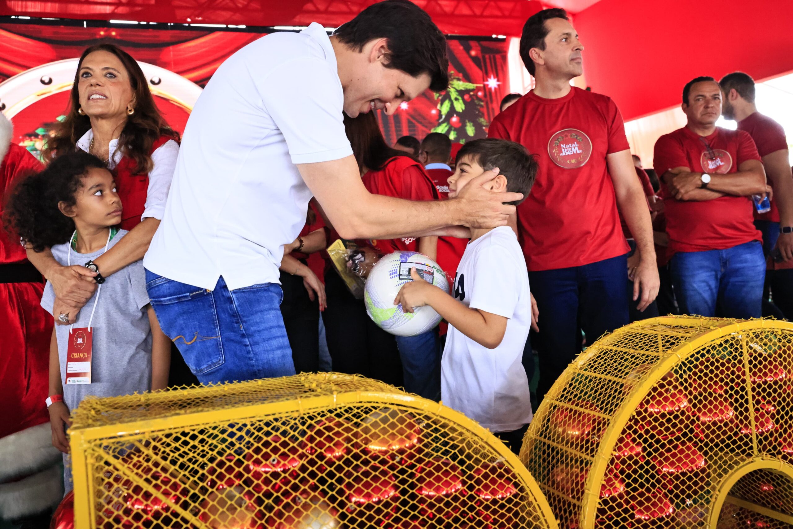 No momento, você está visualizando “Trabalhamos para construir um futuro ainda melhor”, diz Daniel Vilela ao entregar 27 mil brinquedos em Aparecida