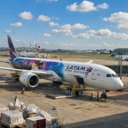 LATAM surpreende com o primeiro voo temático de Harry Potter para Orlando