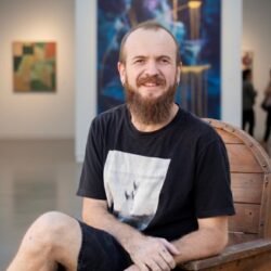 Dr. Rildo Lasmar e Vie Pratique apresentam “O Rosto que Guardo”, de Ivaan Hansen