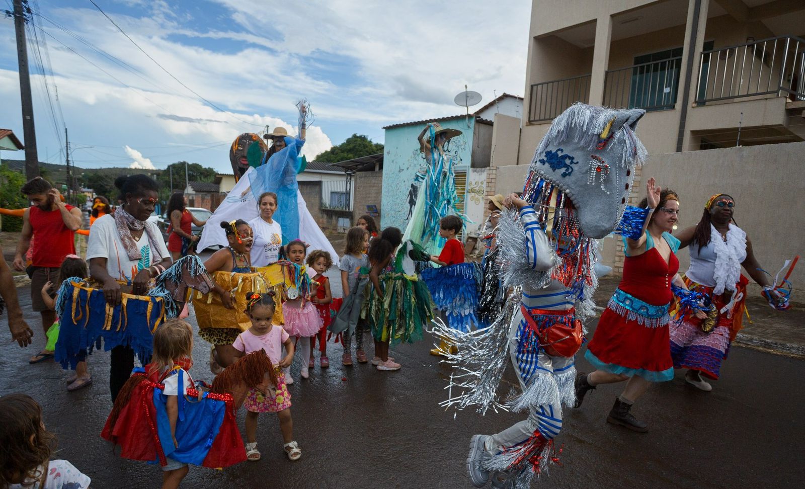 No momento, você está visualizando Folia Goiás reúne blocos tradicionais, cortejos culturais e diversão acessível no interior do estado