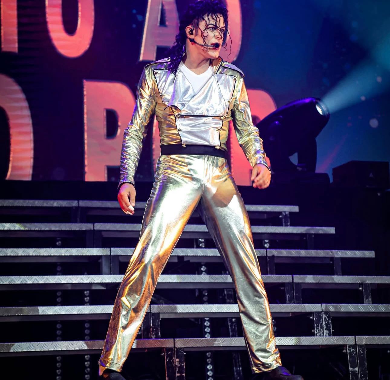 No momento, você está visualizando Rodrigo Teaser traz a Goiânia o maior tributo a Michael Jackson no embalo da estreia da cinebiografia “Michael”