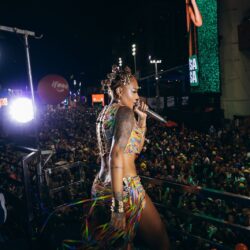 Ludmilla participa da abertura do Carnaval de Salvador com o Fervo da Lud e arrasta multidão por cinco horas no Circuito Barra-Ondina