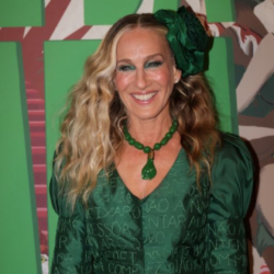 A icônica Carrie Bradshaw cruzou o Atlântico e desembarcou no Brasil em clima de festa