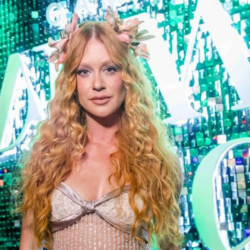 Marina Ruy Barbosa, embaixadora do Camarote Alma Rio, é destaque na terceira noite de desfiles