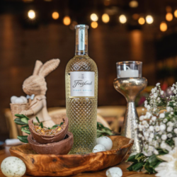 Mesa com charme: Freixenet mostra como as garrafas de vinho podem ser aproveitadas na decoração de Páscoa 