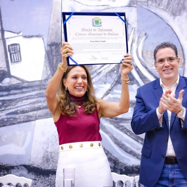 Gracinha Caiado recebe troféu Aflag por apoio à cultura goiana