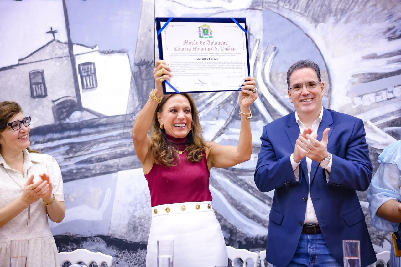 No momento, você está visualizando Gracinha Caiado recebe troféu Aflag por apoio à cultura goiana