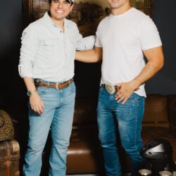 Hugo Pena & Gabriel lançam regravações de seus sucessos no YouTube