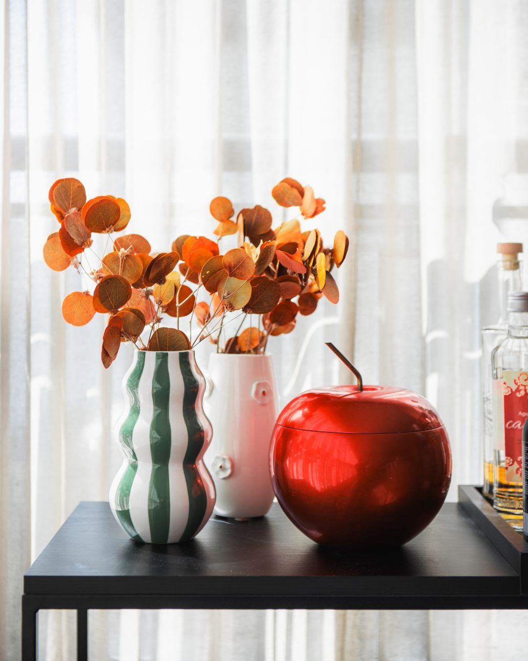 No momento, você está visualizando Outono 2026: ajustes no décor de interiores transformam a casa em refúgio acolhedor na estação