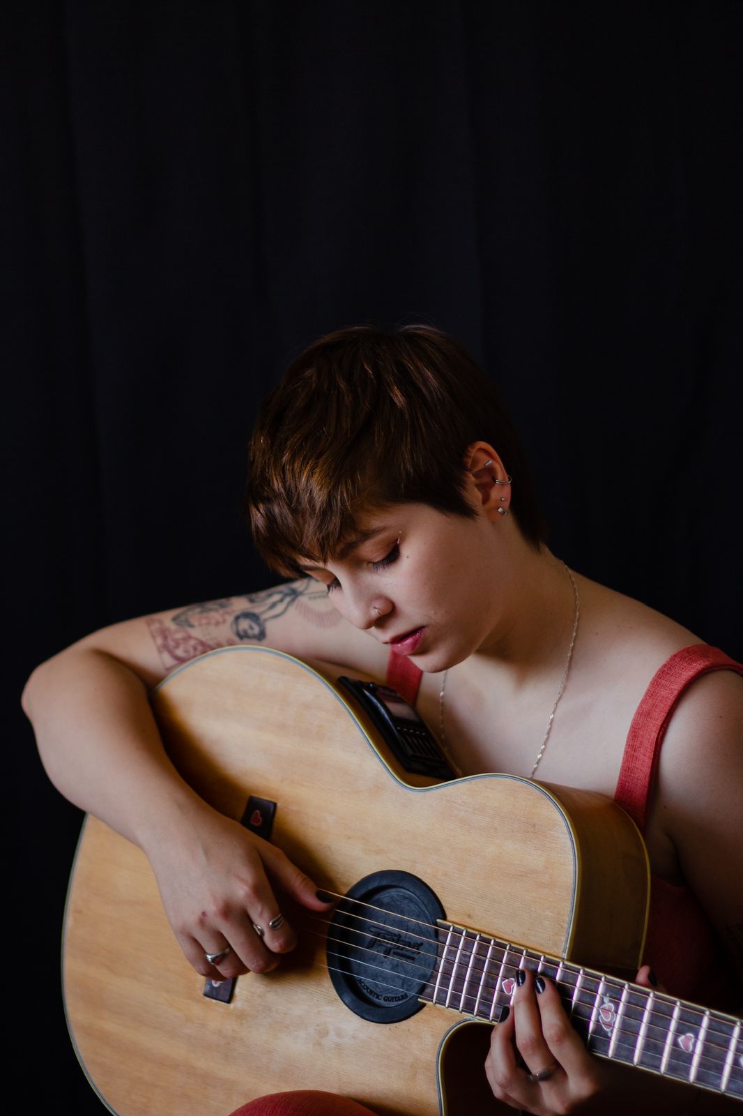 No momento, você está visualizando Maria Ribeiro traz sucessos do sertanejo e da MPB para o Estação Musical, neste sábado