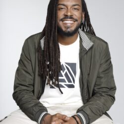 Espetáculo “Passando de fase” do comediante Jhordan Matheus em Anápolis e Goiânia