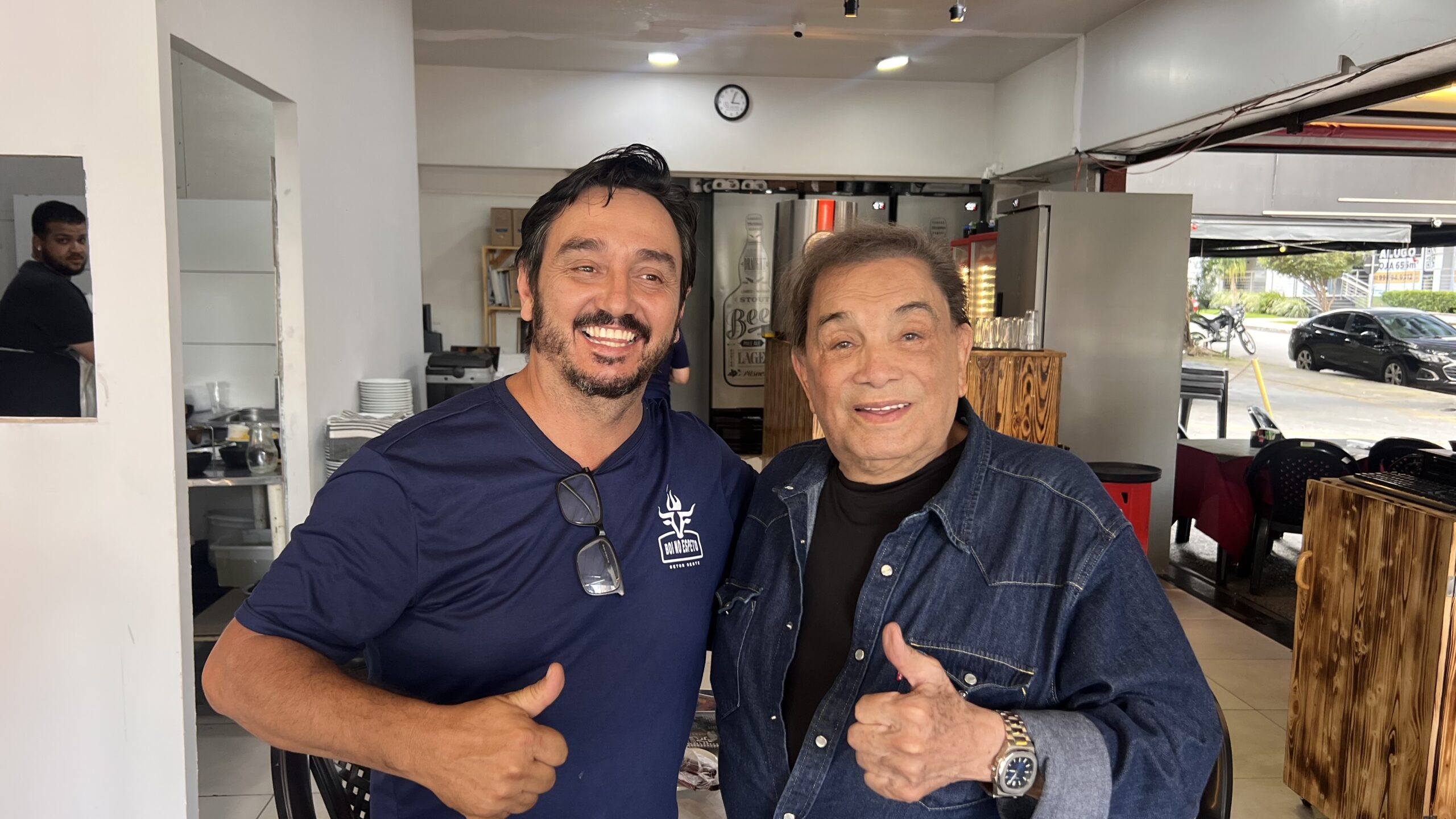 No momento, você está visualizando Dedé Santana encanta Goiânia e faz pausa para almoço no Boi no Espeto