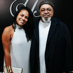 Jorge Aragão, Regina Casé, Bella Campos, Juliana Alves, Erika Januza entre outros marcam presença na edição carioca do Jantar Preto