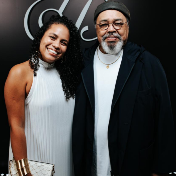 Jorge Aragão, Regina Casé, Bella Campos, Juliana Alves, Erika Januza entre outros marcam presença na edição carioca do Jantar Preto