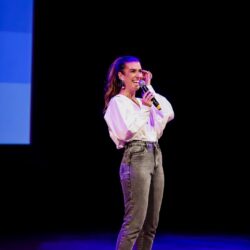 Espetáculo ‘Esse show poderia ser um E-mail’ da comediante Luana Zucoloto em Goiânia