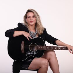 Maíra Lemos e Cadu Portela comandam noite do Circuito do Rock no Lowbrow