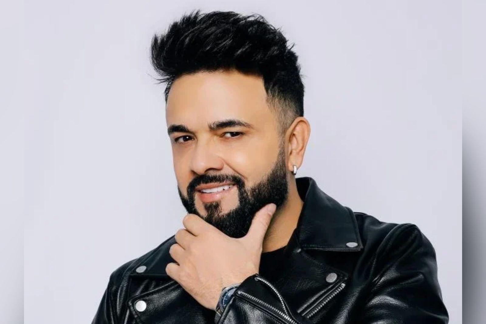 No momento, você está visualizando Alê Vieira lança três músicas inéditas e aposta em versatilidade para conquistar o público