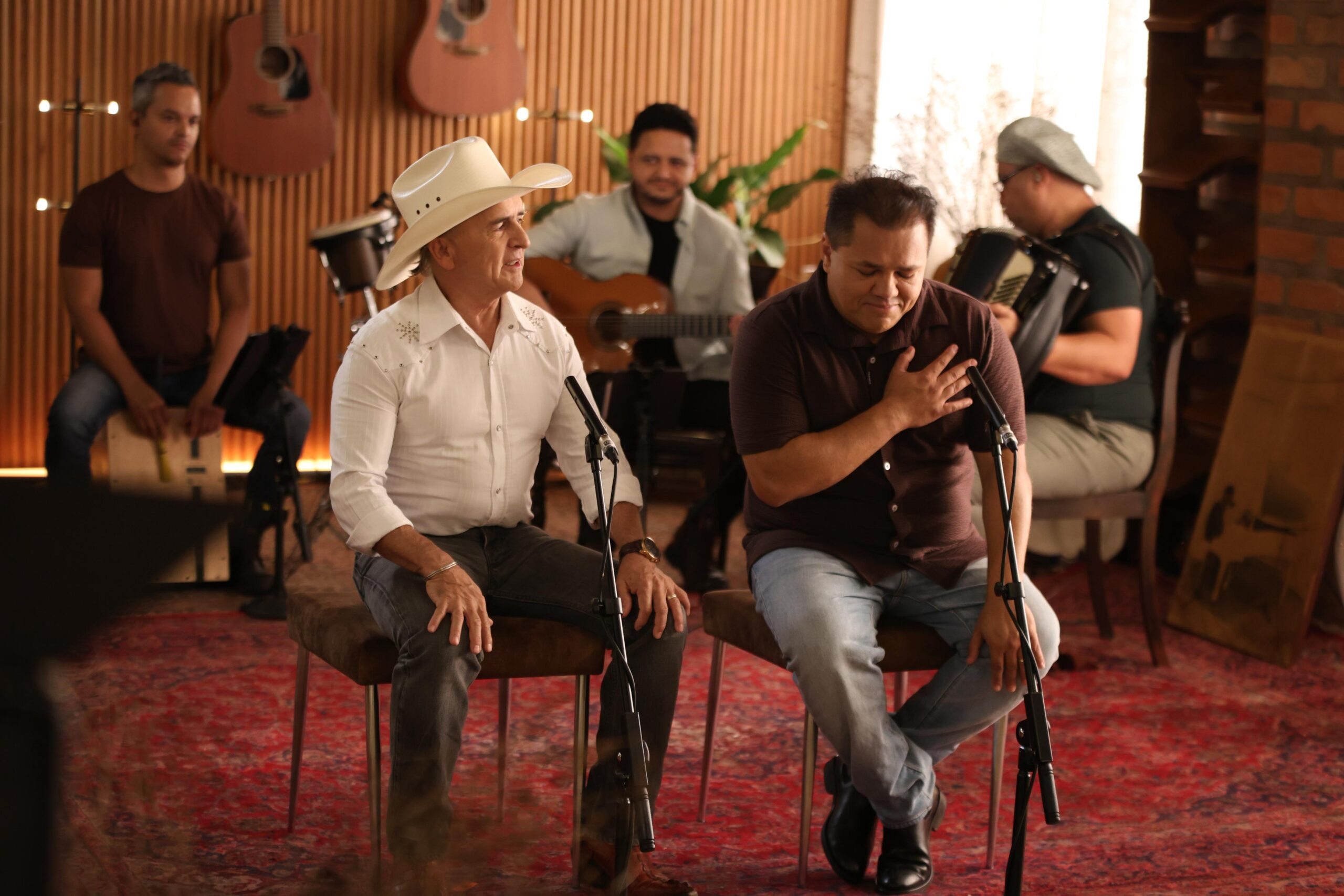 No momento, você está visualizando Tiãozinho & Alessandro revivem história ao lado de Daniel no “Viver Sertanejo” e celebram retorno à música após 31 anos