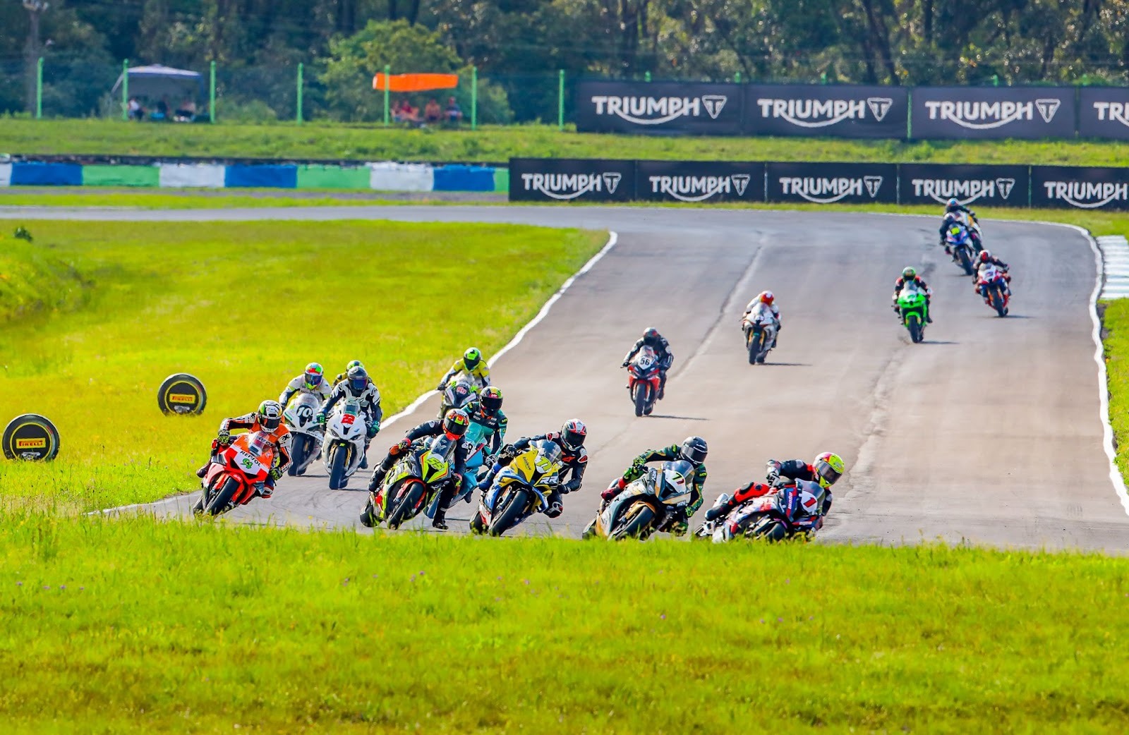 No momento, você está visualizando Triumph marca presença na abertura da temporada 2026 do MOTO1000GP, em Interlagos