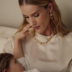 Tiffany & Co. celebra a força materna em sua campanha de Dia das Mães 2026