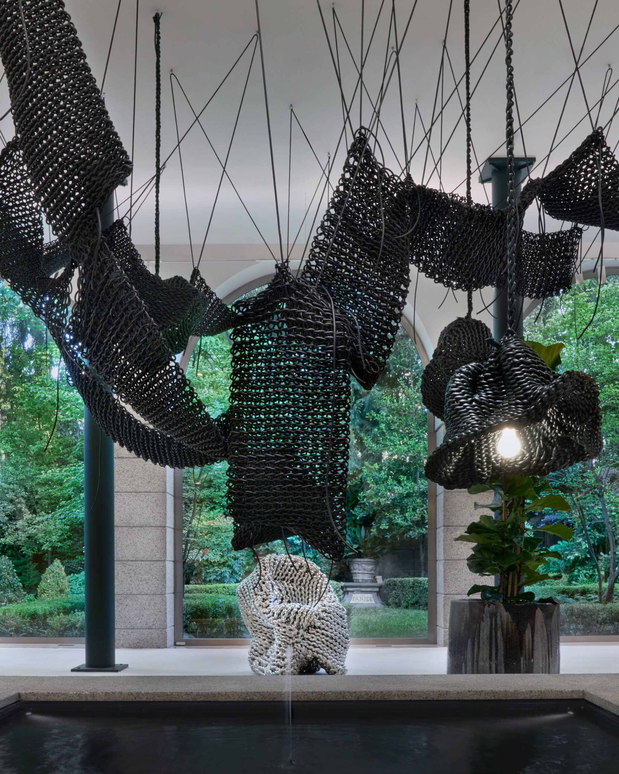 No momento, você está visualizando Bottega Veneta colabora com Kwangho Lee durante a Milan Design Week